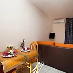 Royal Delta-8 By Interhome